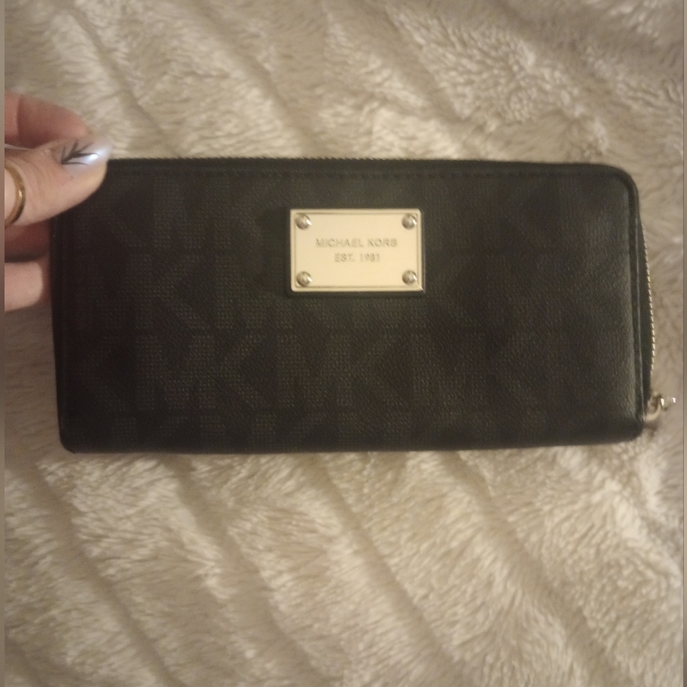Michael Kors Black Jet Set- Wallet And Tote - Picture 10 of 12